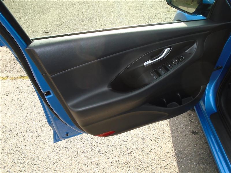 Hyundai i30 1,6 - fotka 10 z 36