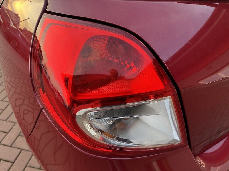 Renault Clio (2009) 1.2i 55kW Klima Výhřev Sedadel - fotka 40 z 46