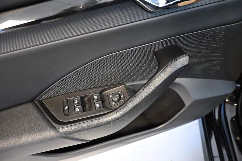 Škoda Octavia (2023) 2.0 DSG LED ACC VIRTUAL TDI - fotka 21 z 30