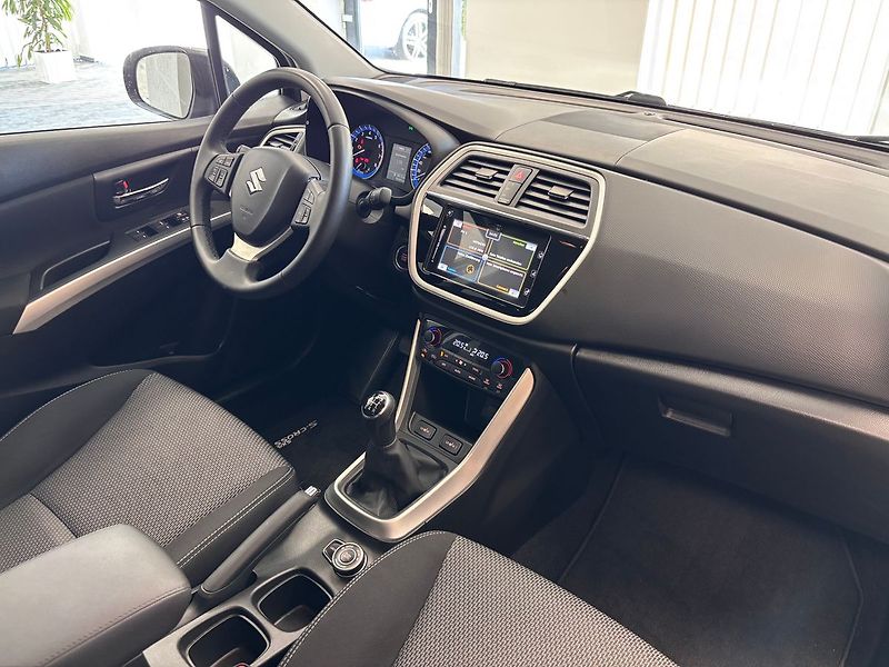 Suzuki SX4 S-Cross Comfort+ 4x4 Navigace /Xenony - fotka 28 z 29