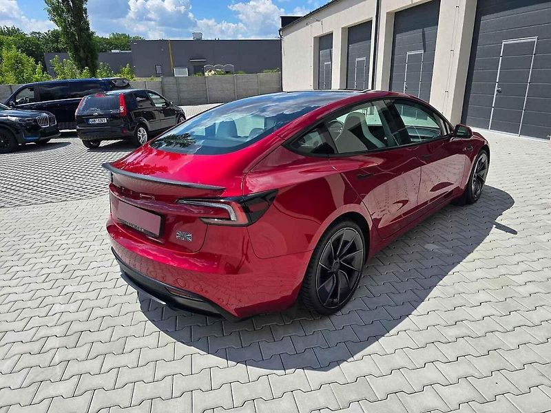 Tesla Model 3 Performance Highland.