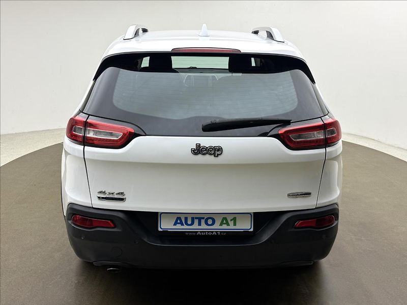 Jeep Cherokee 2,0 103kW 4X4 AC NAVI SENZORY - fotka 5 z 41