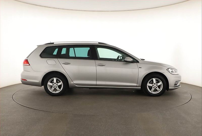 Volkswagen Golf (2018) Highline 2.0 TDI, Automat - fotka 6 z 21