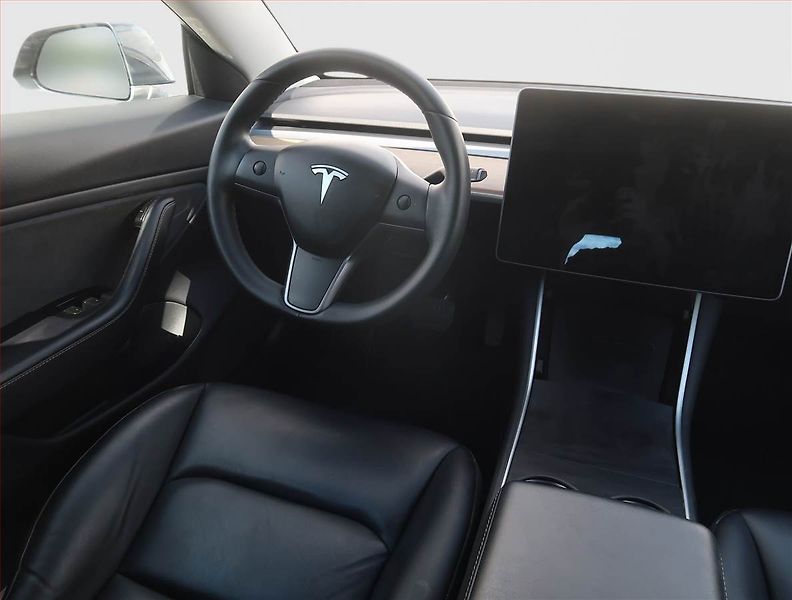 Tesla Model 3 (2019) Long Range 4WD 78kWh, SoH 75% - fotka 7 z 23