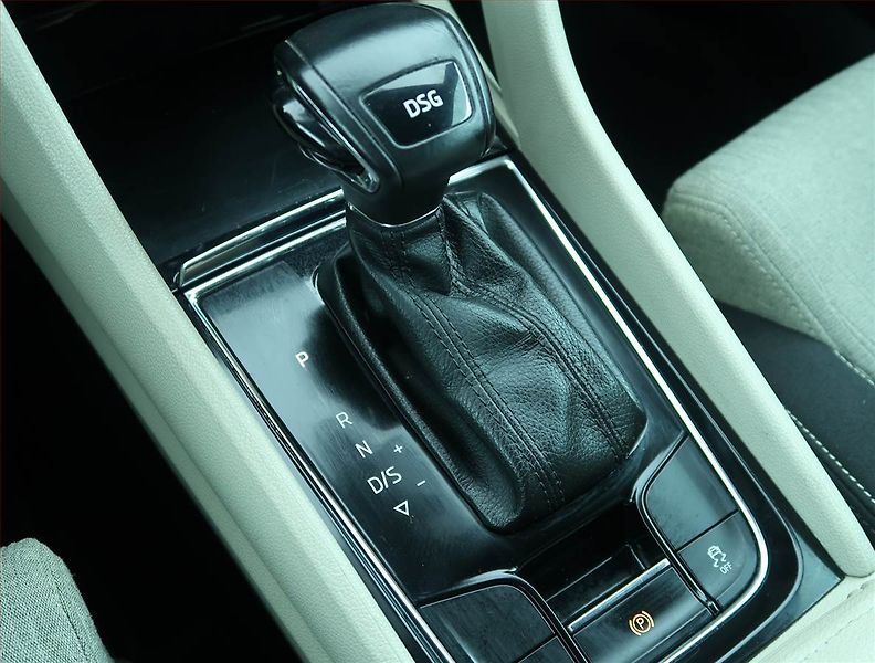 Škoda Karoq (2018) Style 1.5 TSI - fotka 13 z 20