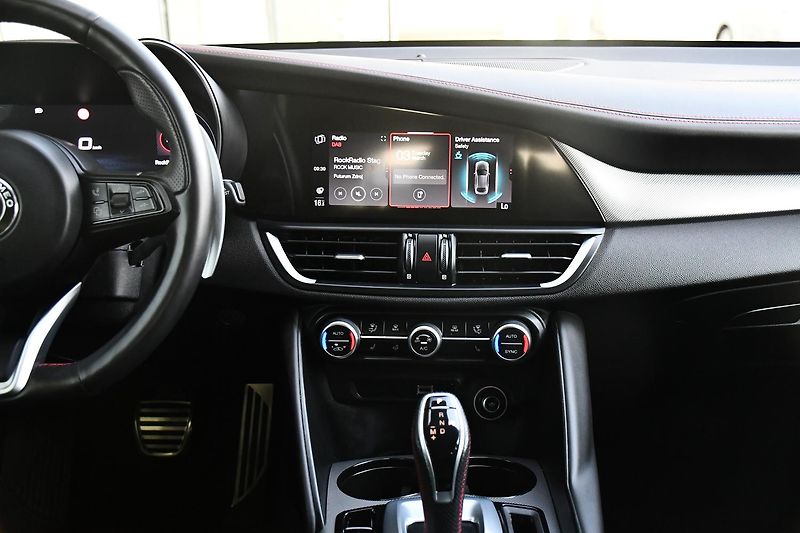 Alfa Romeo Giulia 2.0T 16V 206kW COMPETIZIONE 1M - fotka 7 z 43