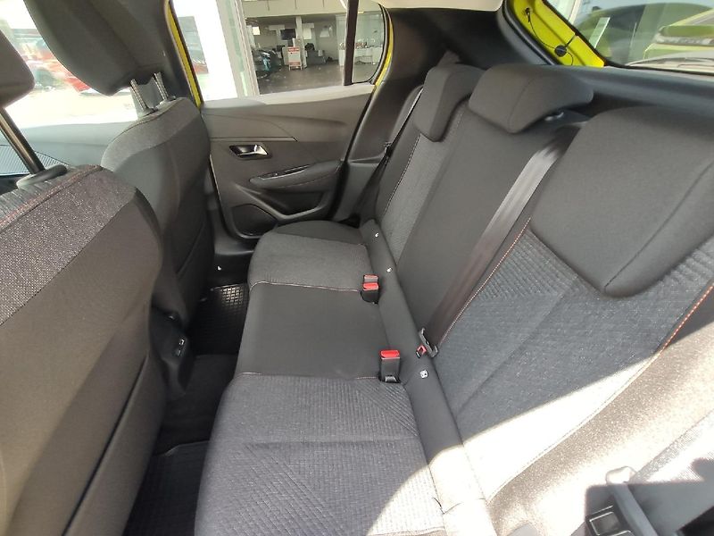Peugeot 208 (2026) 1.2 100K MAN6 BUSINESS NAVI - fotka 16 z 29