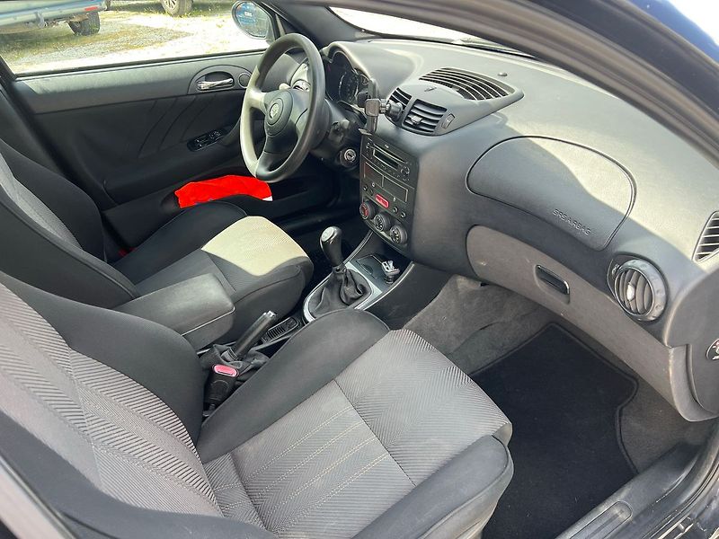 Alfa Romeo 147 1,6 16 V - fotka 9 z 15