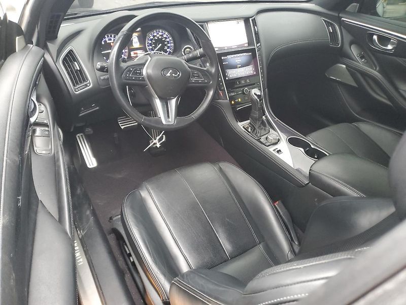 Infiniti Q60 (2017) 300 - fotka 8 z 11