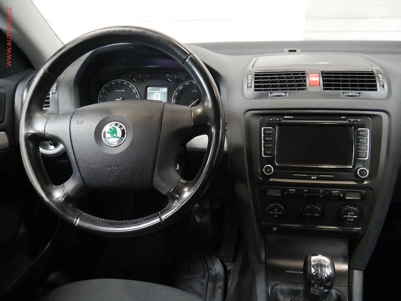 Škoda Octavia (2008) 1.6MPi, 1.maj, Navi, výhř - fotka 11 z 16