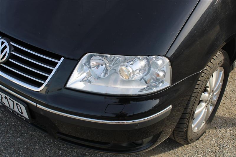 Volkswagen Sharan 1,9 TDi  TAŽNÉ,XENONY,7-MÍST - fotka 25 z 31