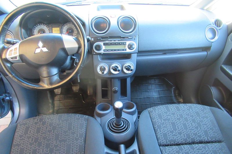 Mitsubishi Colt 1.1i KLIMA SADA ZIMNÍCH KOL - fotka 10 z 18
