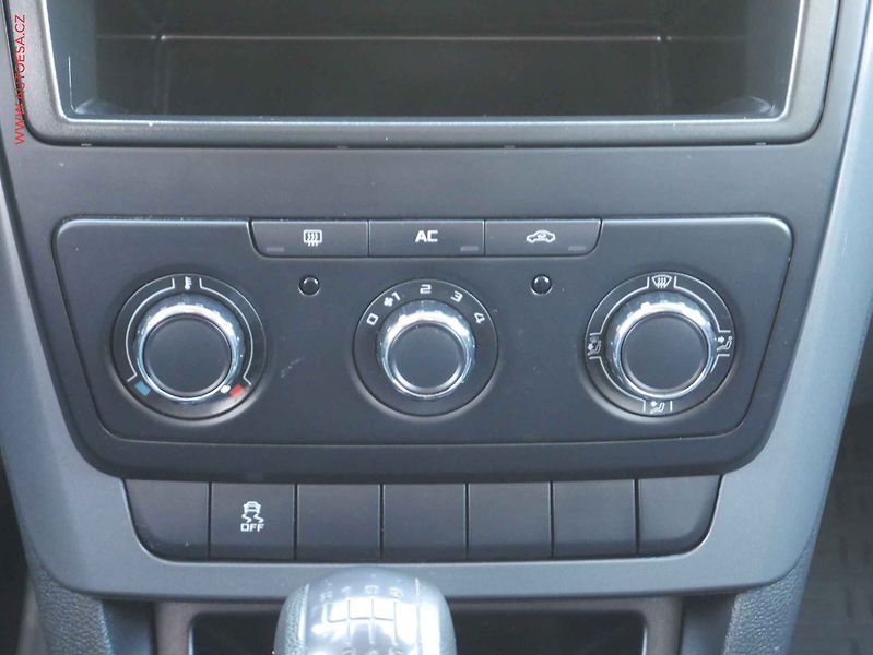 Škoda Yeti (2011) 1.4TSi, 2.maj,ČR, AC, TZ - fotka 12 z 15