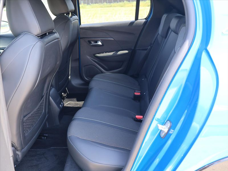 Peugeot 208 1,2 PT 74kW GT-Line LED - fotka 13 z 26