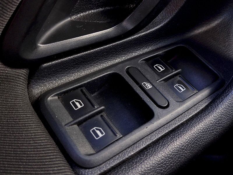 Škoda Fabia (2012) Combi Ambition 1,2 Tsi 63 kw - fotka 15 z 25