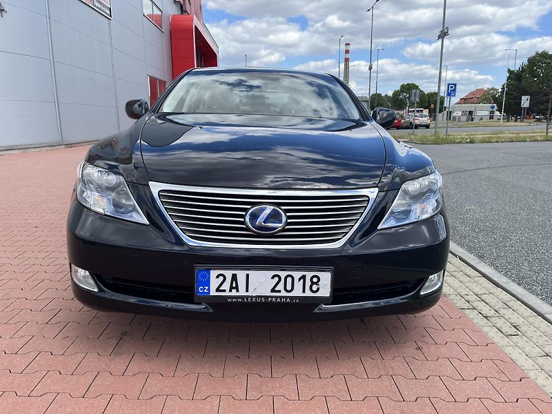 Lexus LS 600h 5.0 V8 Hybrid 1.Majitel ČR - fotka 3 z 38