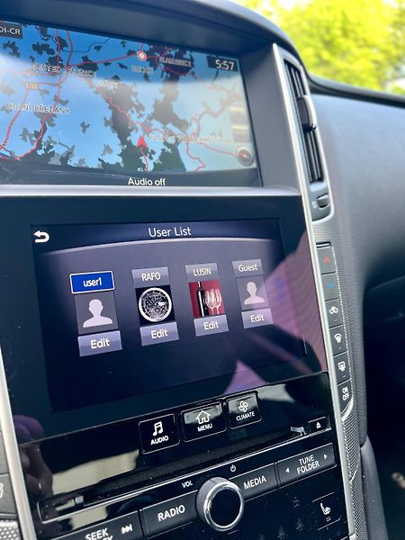 Infiniti Q50 (2014) REPREZENTATIVNÍ SEDAN TOP VÝBA - fotka 27 z 29