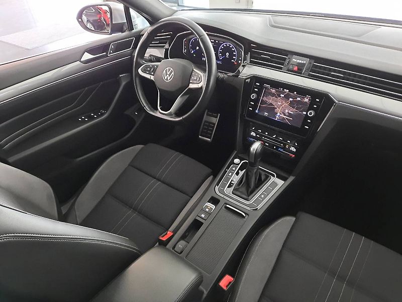 Volkswagen Passat (2023) 2.0 TDI 4Motion (147kW/200k) D - fotka 12 z 26