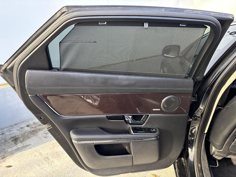 Jaguar XJ (2010) 3.0V6D Alu kola, rezervace - fotka 18 z 35