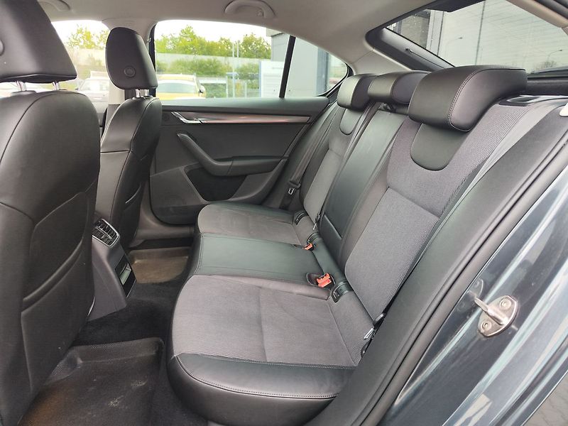 Škoda Octavia 2.0 TSI/140kW Style DSG - fotka 13 z 32