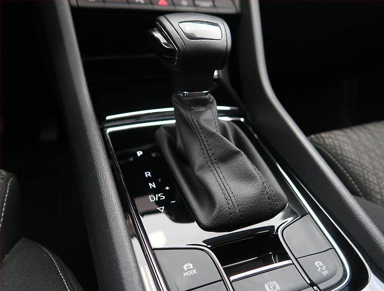Škoda Karoq (2023) 1.5 TSI, digi klima - fotka 13 z 23