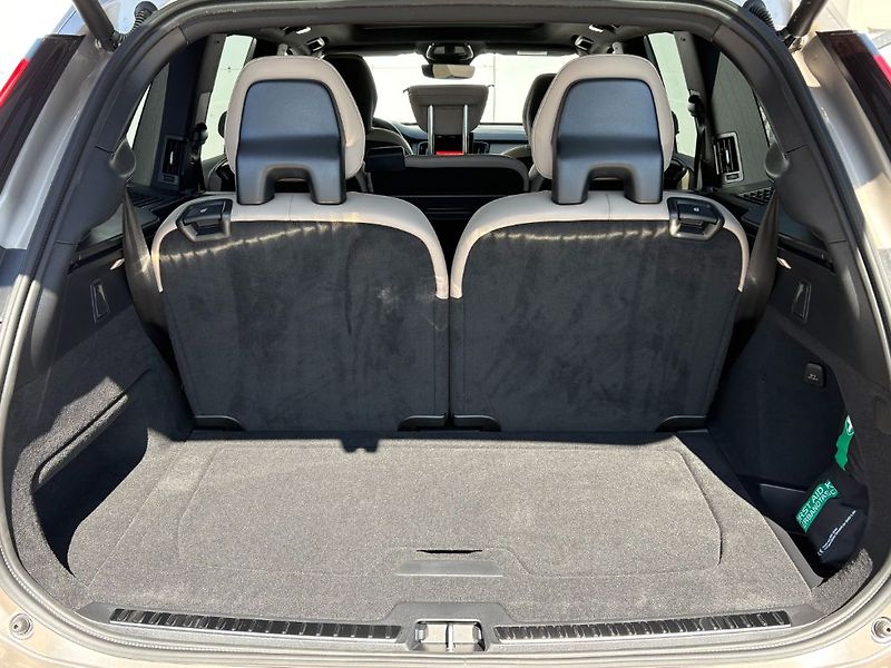 Volvo XC90 Plus Dark T8 299kW - fotka 19 z 25