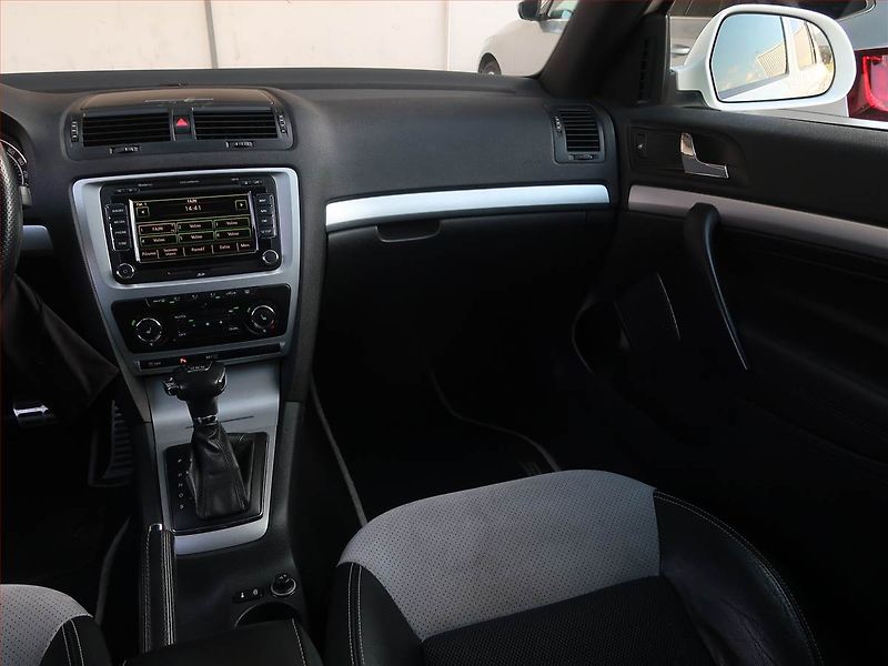 Škoda Octavia (2011) RS 2.0 TDI, Automat, Navi - fotka 8 z 16