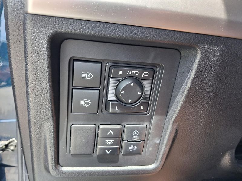 Toyota Land Cruiser 2.8 D-4D Executive AT - fotka 14 z 30