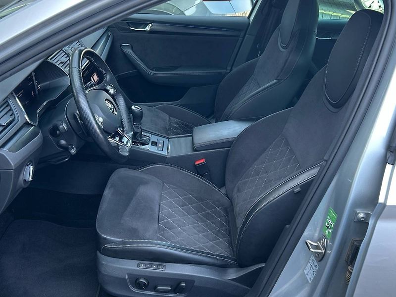 Škoda Superb (2021) kombi 2.0 TDI 7DSG Sportline - fotka 7 z 35