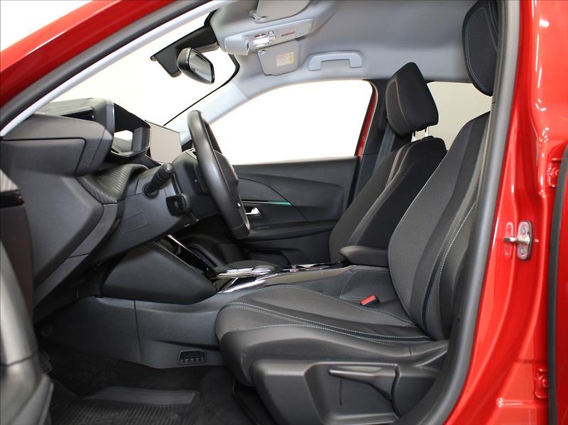 Peugeot 2008 0,1 100kW e-Allure 1.maj.ČR - fotka 6 z 22