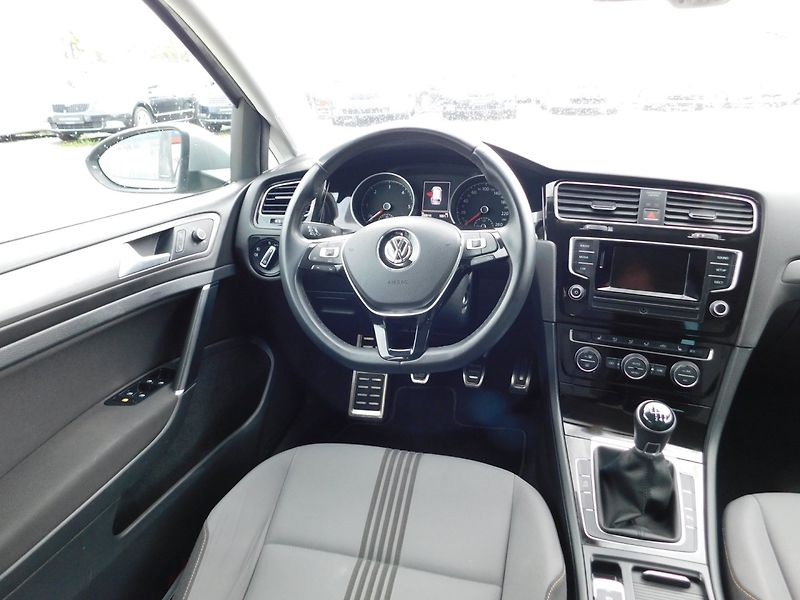 Volkswagen Golf (2016) VII KOMBI 2.0 TDi - fotka 8 z 33