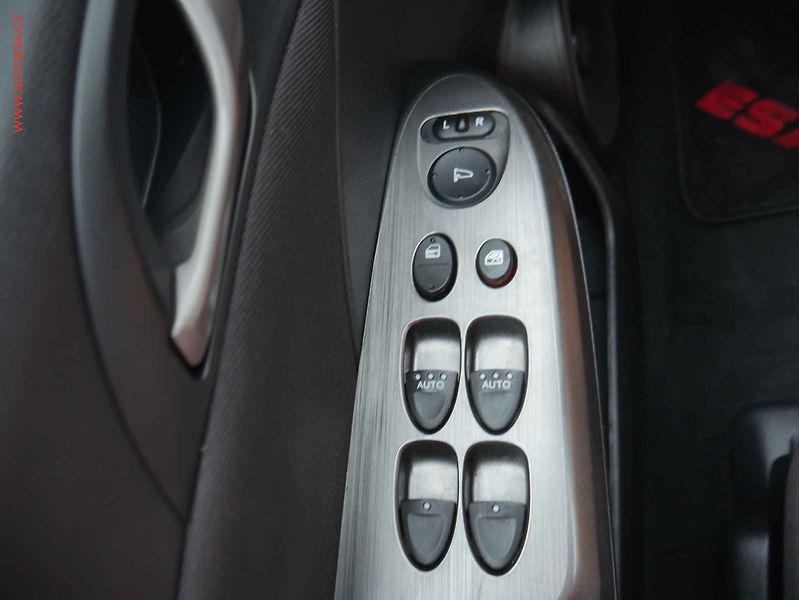 Honda Civic (2010) 1.4i, 2.maj,ČR - fotka 12 z 15