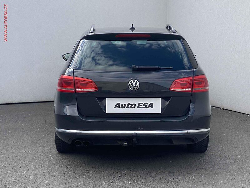 Volkswagen Passat (2013) 2.0 TDI, Navi, bixen - fotka 5 z 18