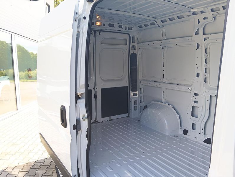 Peugeot Boxer (2026) Furgon L2H2 3500 140k  MAN6 - fotka 10 z 21