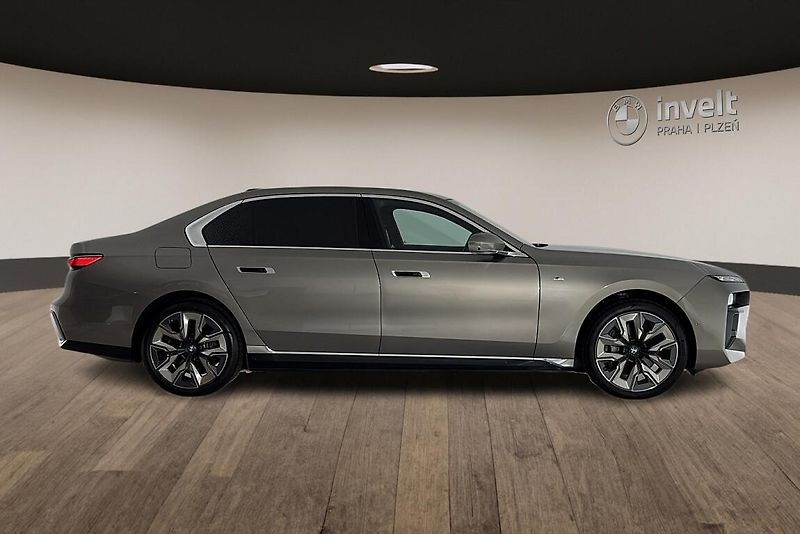 BMW i7 xDrive60 - fotka 2 z 29