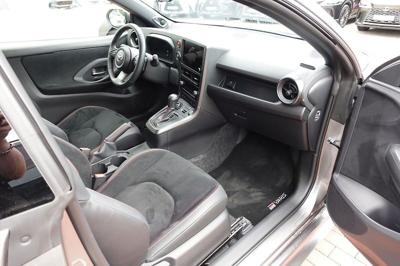 Toyota GR Yaris 1.6Turbo 8AT 4X4 Dynamic + VIP - fotka 12 z 33