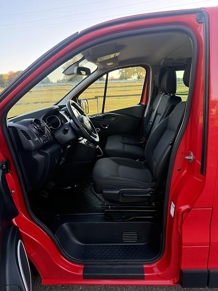 Opel Vivaro (2018) OPEL VIVARO 9 MÍST L2H1 M1  - fotka 14 z 20