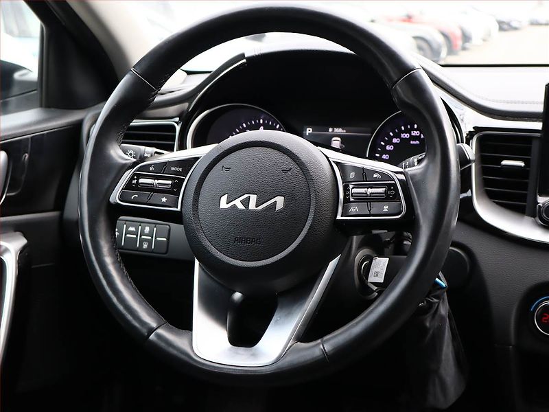 Kia XCeed (2024) 1.5 T-GDI - fotka 14 z 18