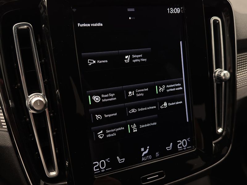 Volvo XC40 B4 AWD INSCRIPTION AUT  - fotka 40 z 51