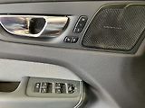 Volvo XC60 B4 AWD R-Design AT8, ČR - náhled 21