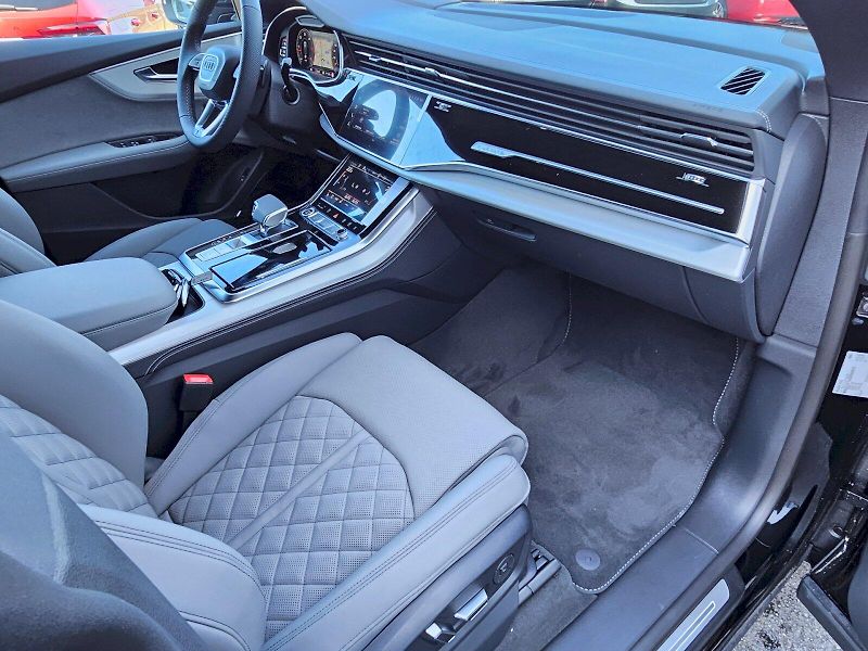 Audi Q8 (2025) 50 TDI 210kW quattro - fotka 22 z 29