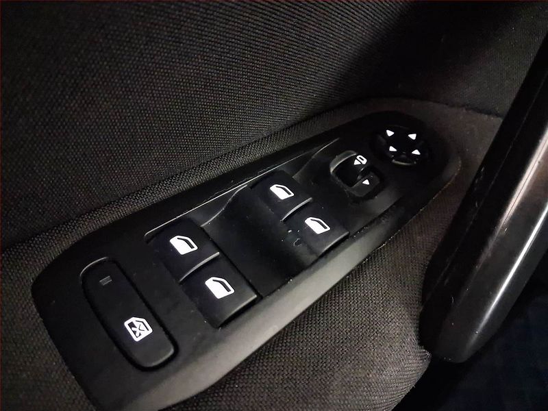Peugeot 308 (2016) 1.2 e-THP, Navi, Tempomat - fotka 16 z 16