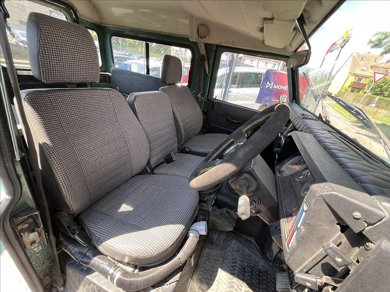 Land Rover Defender 2,5 d 83kW  LR 90 7 míst - fotka 10 z 29