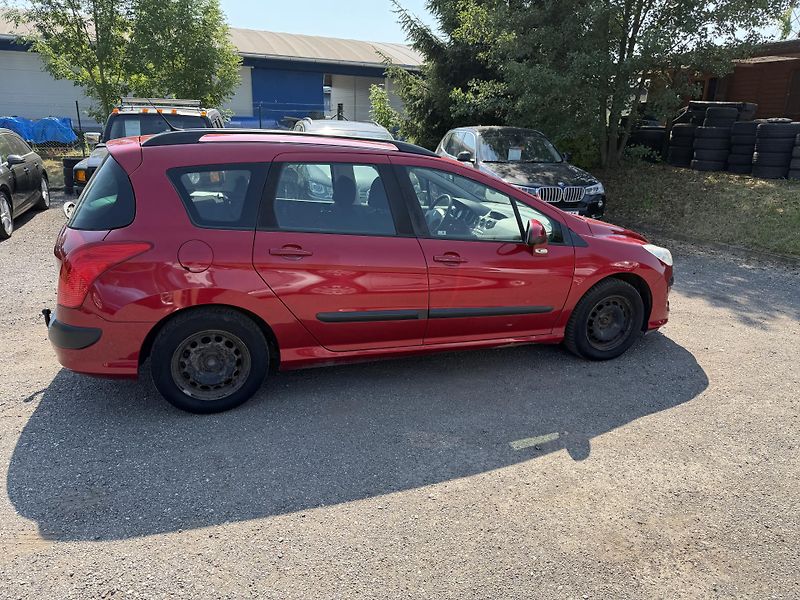 Peugeot 308 1.4i - fotka 7 z 22