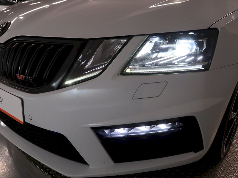 Škoda Octavia (2017) RS 230 2.0TSI 169KW NAVI MANUÁ - fotka 10 z 37