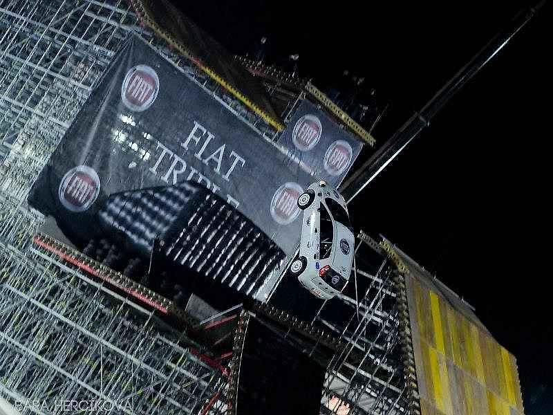 Fiat Punto při svém skoku
