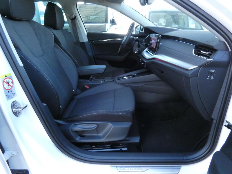 Škoda Octavia (2023) Style Plus 1,5 TSI DSG - fotka 22 z 30