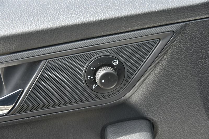 Škoda Fabia 1.0 TSI AMBITION TOUR DPH ČR - fotka 19 z 20
