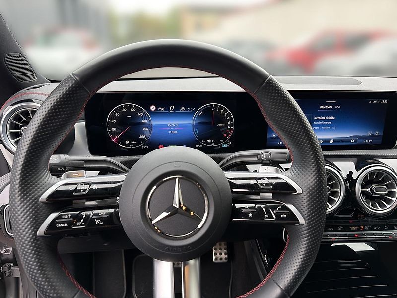 Mercedes-Benz CLA 250e AMG Linie - fotka 10 z 14
