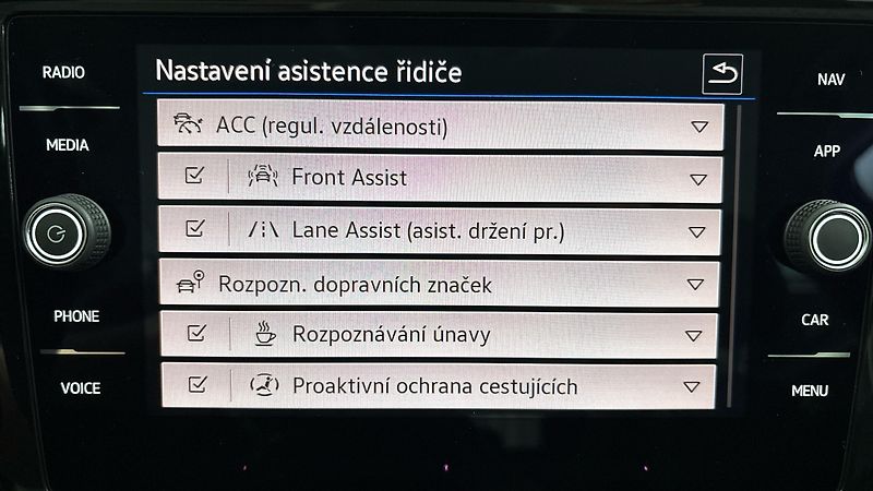 Volkswagen Passat 2.0 TDI DSG Elegance Variant - fotka 25 z 27